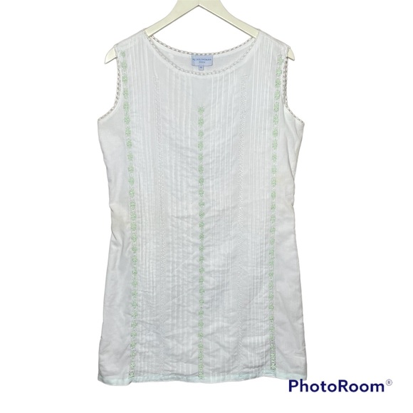 Mi Golondrina Dresses & Skirts - Mi Golondrina white embroidered Eyelet dress green accent medium